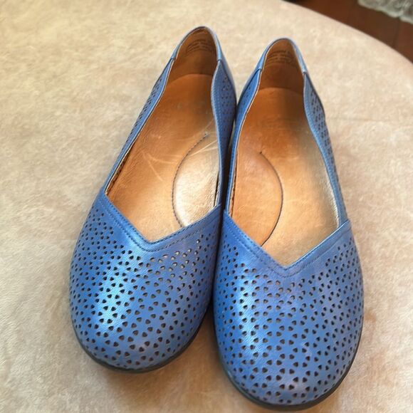 Dansko Sz 39 (8) Blue Perforated Leather Slip On Loafers EUC - Picture 3 of 11